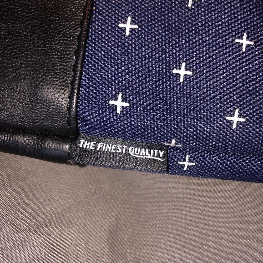 Herschel Laptop Sleeve! - Picture 3 of 6